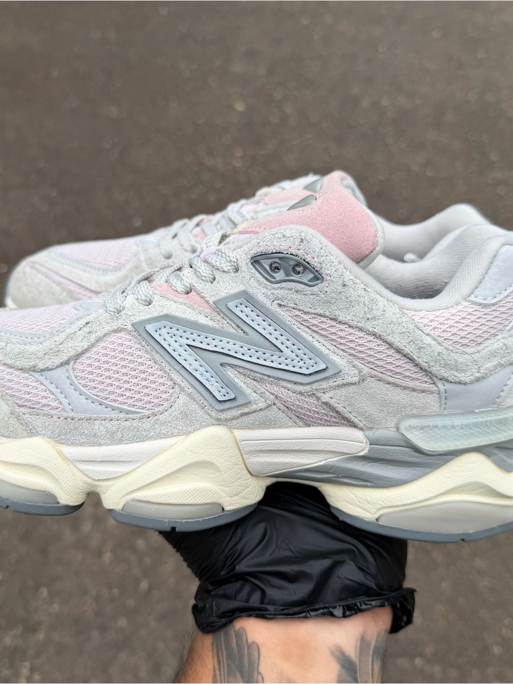 New Balance 9060 size 7 Women’s - Pink/Gray - Picture 5 of 10
